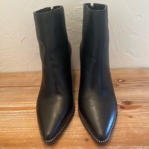 Steve Madden Olga Black Leather Ankle Booties. Size 8.5M